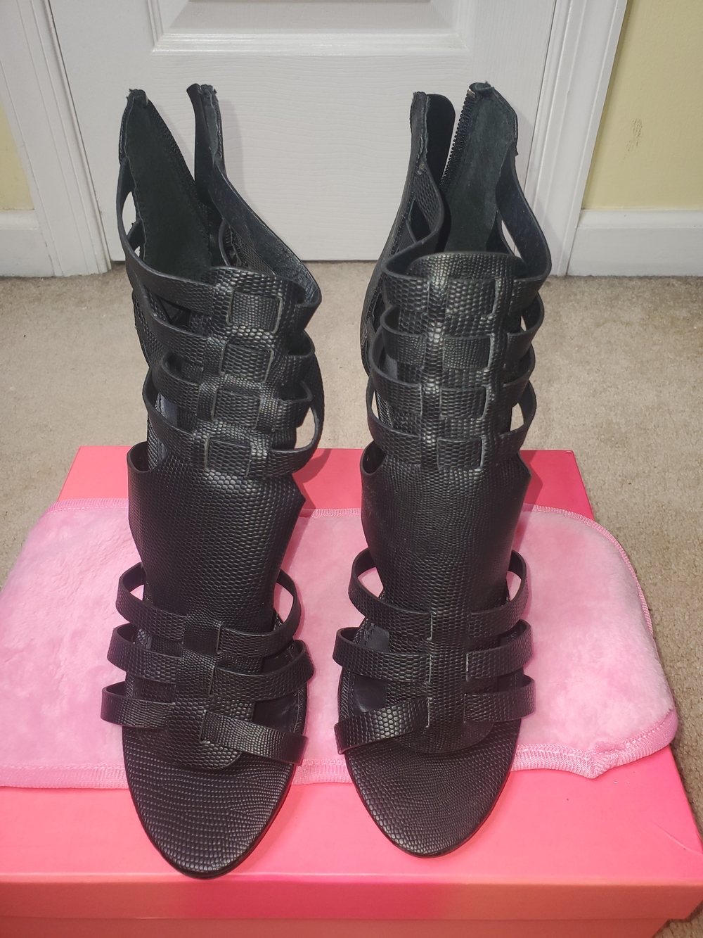 NWT Steve Madden Madelia Black Strappy Gladiator Heels